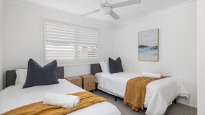4 bedrooms, free WiFi, bed sheets - Salt and Serenity - Lux Home With Heated Pool (Anna Bay)