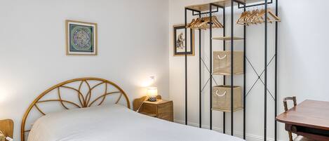 2 habitaciones, tabla de planchar con plancha y acceso a internet