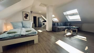 2 slaapkamers, een bureau, een strijkplank/strijkijzer, wifi