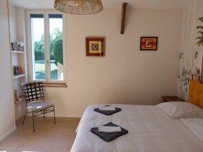 1 chambre, fer et planche à repasser, Wi-Fi, draps fournis