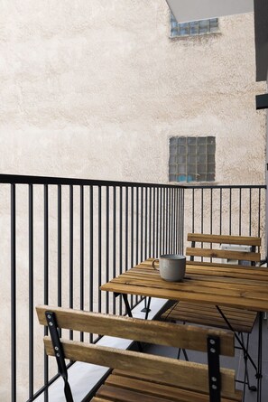 Apartment, 1 Queen Bed with Sofa bed, Balcony, Courtyard View | Courtyard view