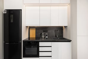 Apartment, 1 Bedroom, Courtyard View | Private kitchen | Coffee/tea maker, electric kettle