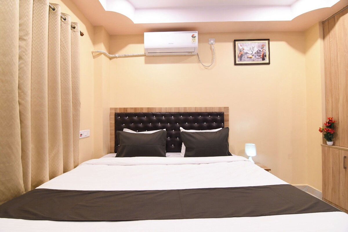 Double Room | Soundproofing, WiFi (free), bed sheets