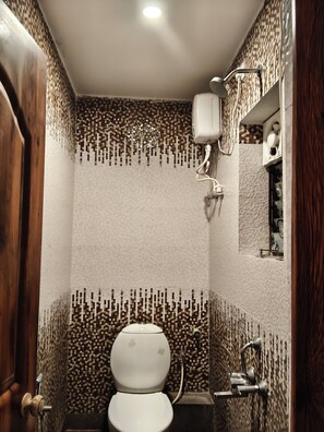 Classic Twin Room | Bathroom
