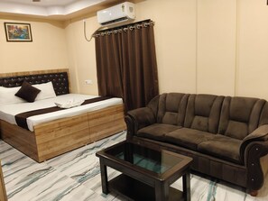 Classic Twin Room | Living area