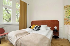 Iron/ironing board, travel crib, WiFi, bed sheets