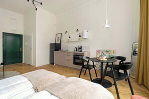 Iron/ironing board, travel cot, WiFi, bed sheets