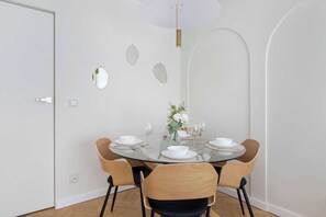 Unclassified image, 4 of 40, button