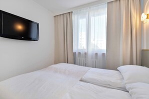 2 habitaciones, tabla de planchar con plancha, wifi y ropa de cama 