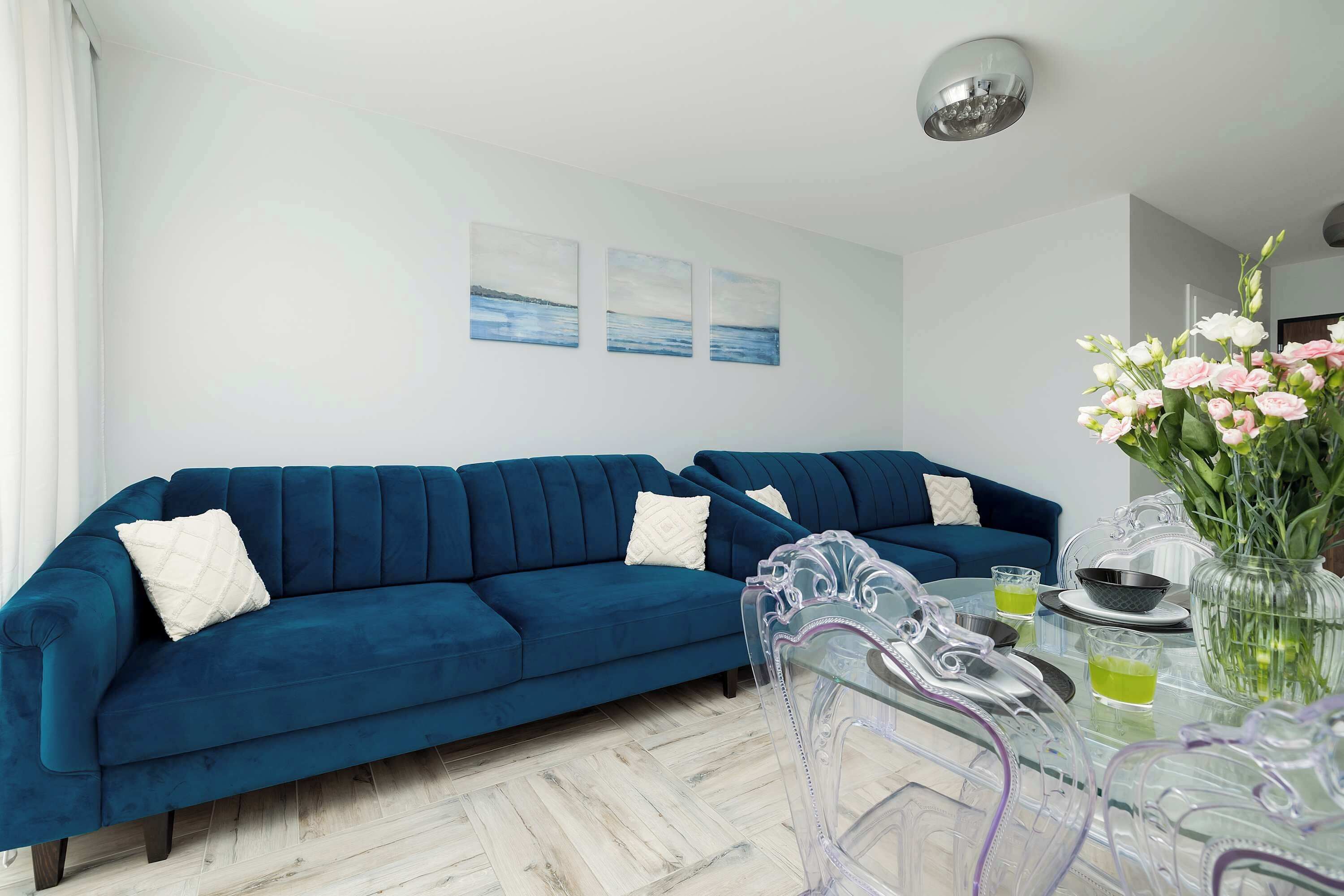 Unwind on the comfortable sofa that can be converted into double bed.