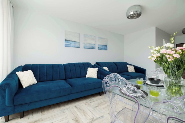 Unwind on the comfortable sofa that can be converted into double bed.