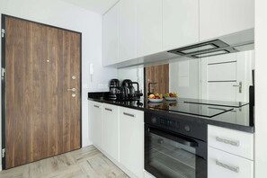 Fridge, oven, stovetop, dishwasher - Stylish Studio in Miedzywodzie | Balcony, Close to the Beach (Międzywodzie)