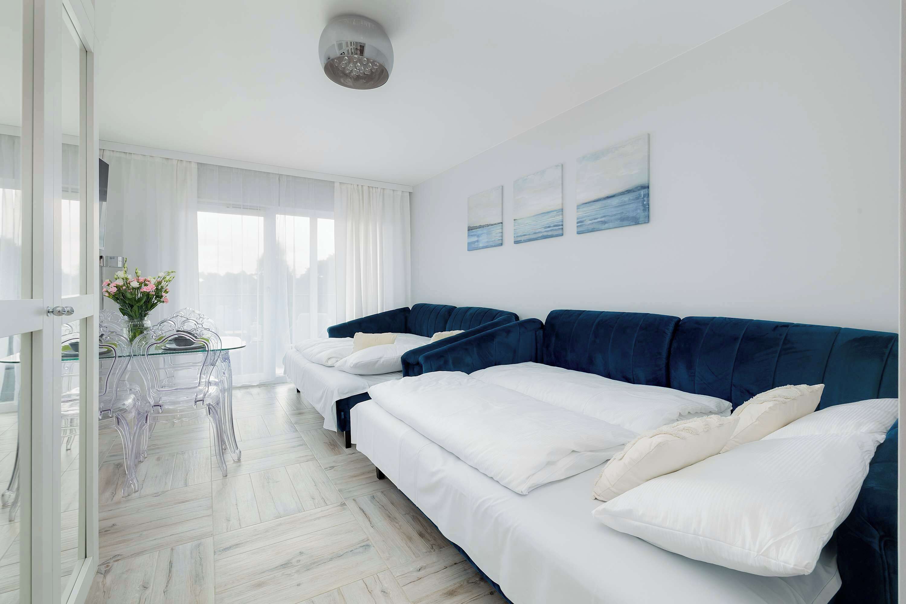 Iron/ironing board, travel crib, WiFi, bed sheets