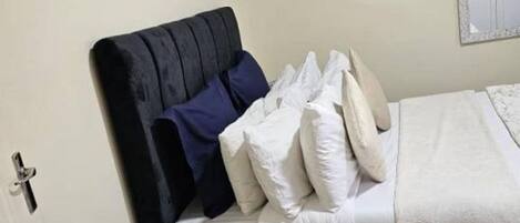 2 多间卧室、熨斗/熨衣板、WiFi、床单