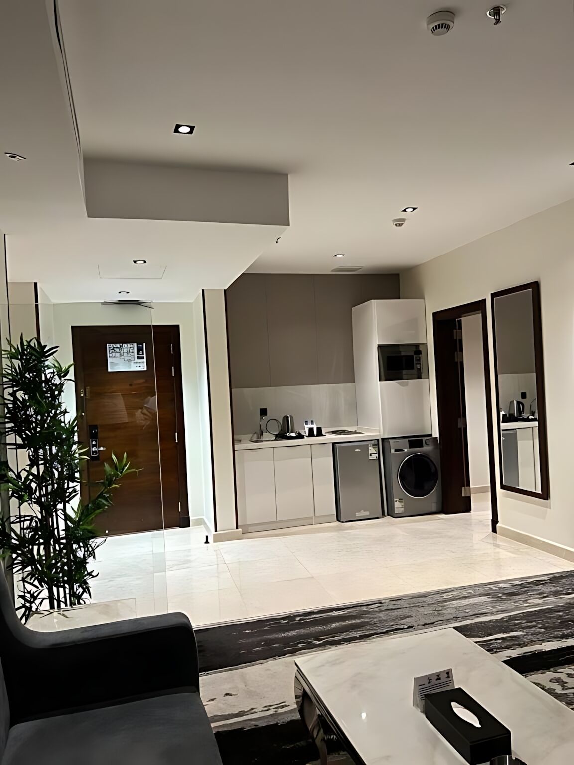 32–tuumainen äly-TV, jossa satelliittikanavat