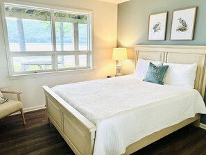 3 bedrooms, iron/ironing board, free WiFi, bed sheets - Lakefront w/ Private Dock + Sunset Views | Sleeps 8 | Near Boat Launch (Grant)