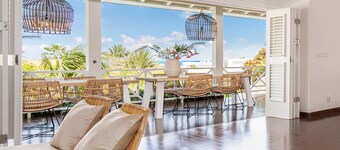 Luxury villa, the bamboo beach villa, 2 minutes from Jan Thiel for 12 people