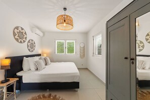 6 bedrooms, iron/ironing board, free WiFi, bed sheets