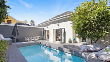 House (4 Bedrooms) | Front of property