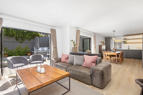 Uptown Retreat