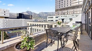 Apartment (2 Bedrooms) | Front of property - Fountain Suites 1102 (Cape Town)