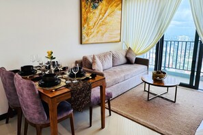 Luxury Apartment, 2 Bedrooms, City View | Living area
