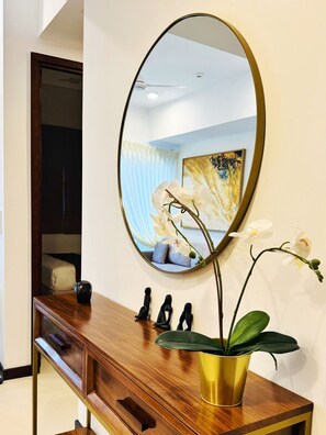 Luxury Apartment, 2 Bedrooms, City View | Living area