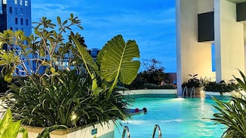 2 outdoor pools