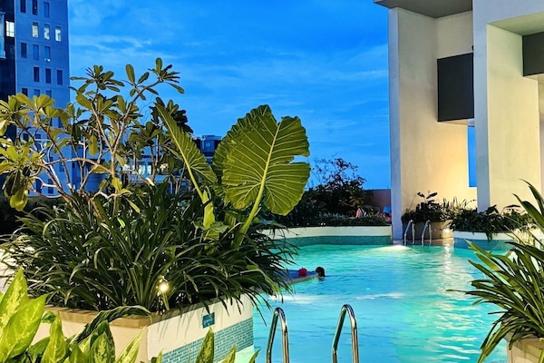 2 outdoor pools