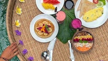 Daily buffet breakfast (IDR 223592.28 per person)