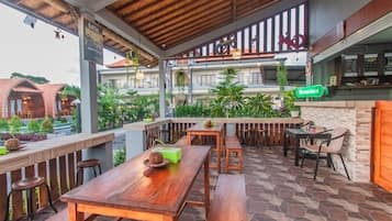 Daily buffet breakfast (IDR 223592.28 per person)