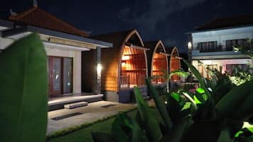 Fassade der Unterkunft – Abend/Nacht