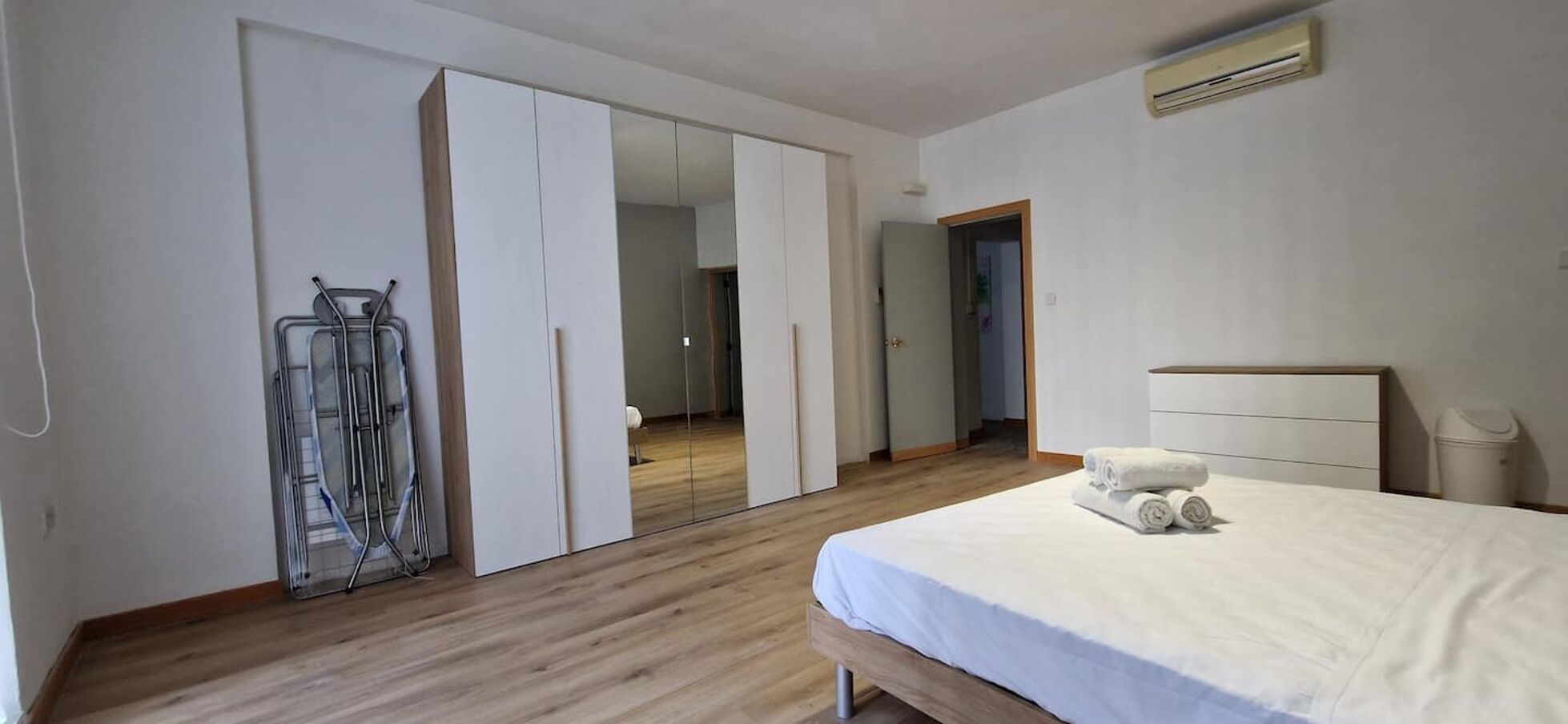 2 soverom, strykejern/-brett, reiseseng for barn og wi-fi (inkludert)