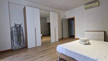 2 soverom, strykejern/-brett, reiseseng for barn og wi-fi (inkludert)