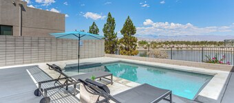 Luxe Oasis: Modern Mtn-view Gem in Palm Springs!