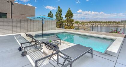 Luxe Oasis: Modern Mtn-view Gem in Palm Springs!