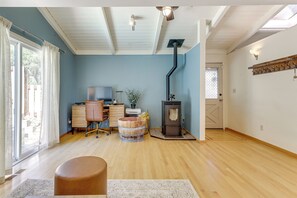 House (3 Bedrooms) | Interior - Wfh-friendly Retreat < 1 Mi to Clear Lake! (Kelseyville)