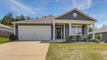 House (4 Bedrooms) | Front of property