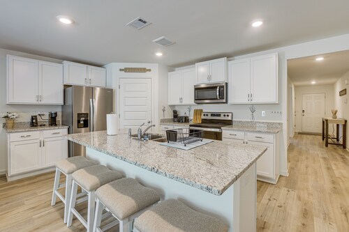 Bama Game Day Base: Newly Built Home Near UA!