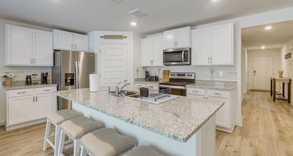 Bama Game Day Base: Newly Built Home Near UA!
