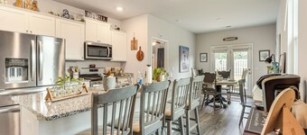 7 Mi to Dtwn Augusta! Modern Family Home