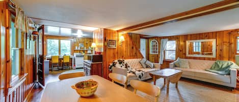 House (2 Bedrooms) | Interior