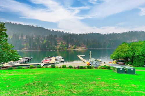 Lakeside Winter Walks! Idaho Condo w/ Resort Perks