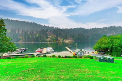 Lakeside Winter Walks! Idaho Condo w/ Resort Perks