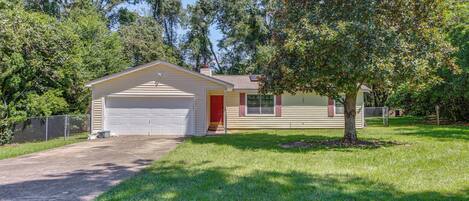 House (3 Bedrooms) | Front of property