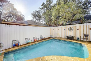 Interior - Private Yard w/ Pool: Quiet Getaway in San Antonio (San Antonio)