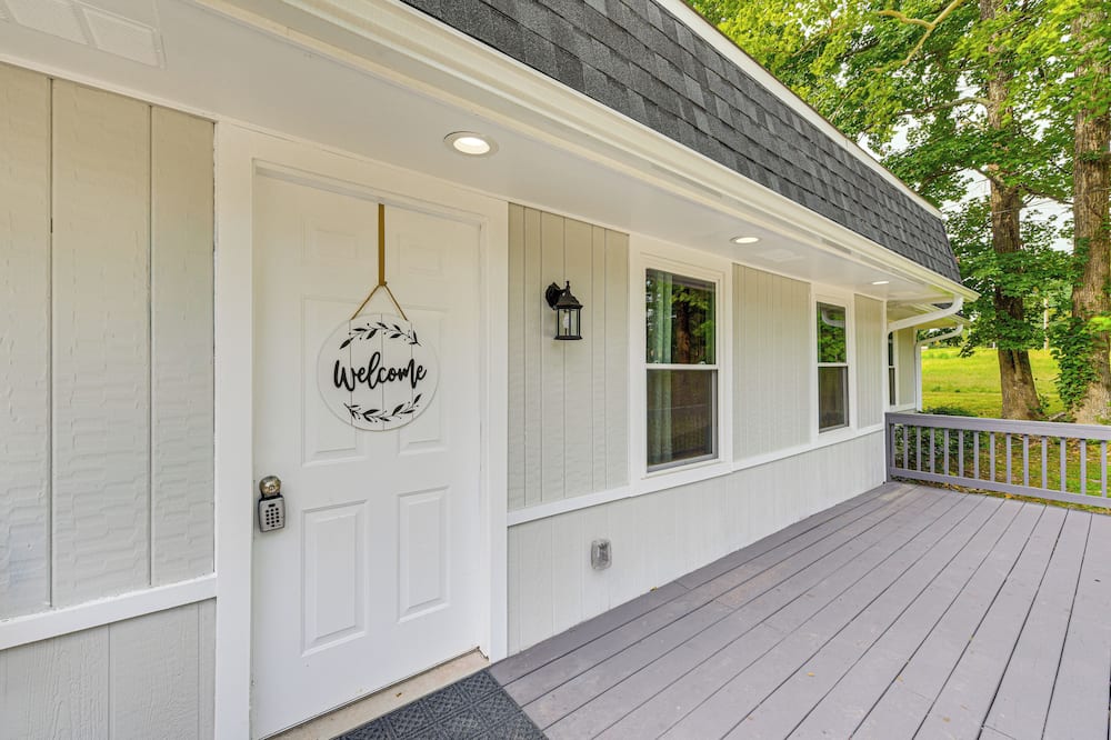 Private Deck & Yard: Home 3 Mi to Dtwn Sanford! - North Carolina