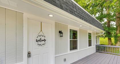 Private Deck & Yard: Home 3 Mi to Dtwn Sanford!