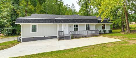 House (2 Bedrooms) | Front of property