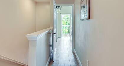 Oceanfront Duck Key Villa: 2 Marinas Steps Away!